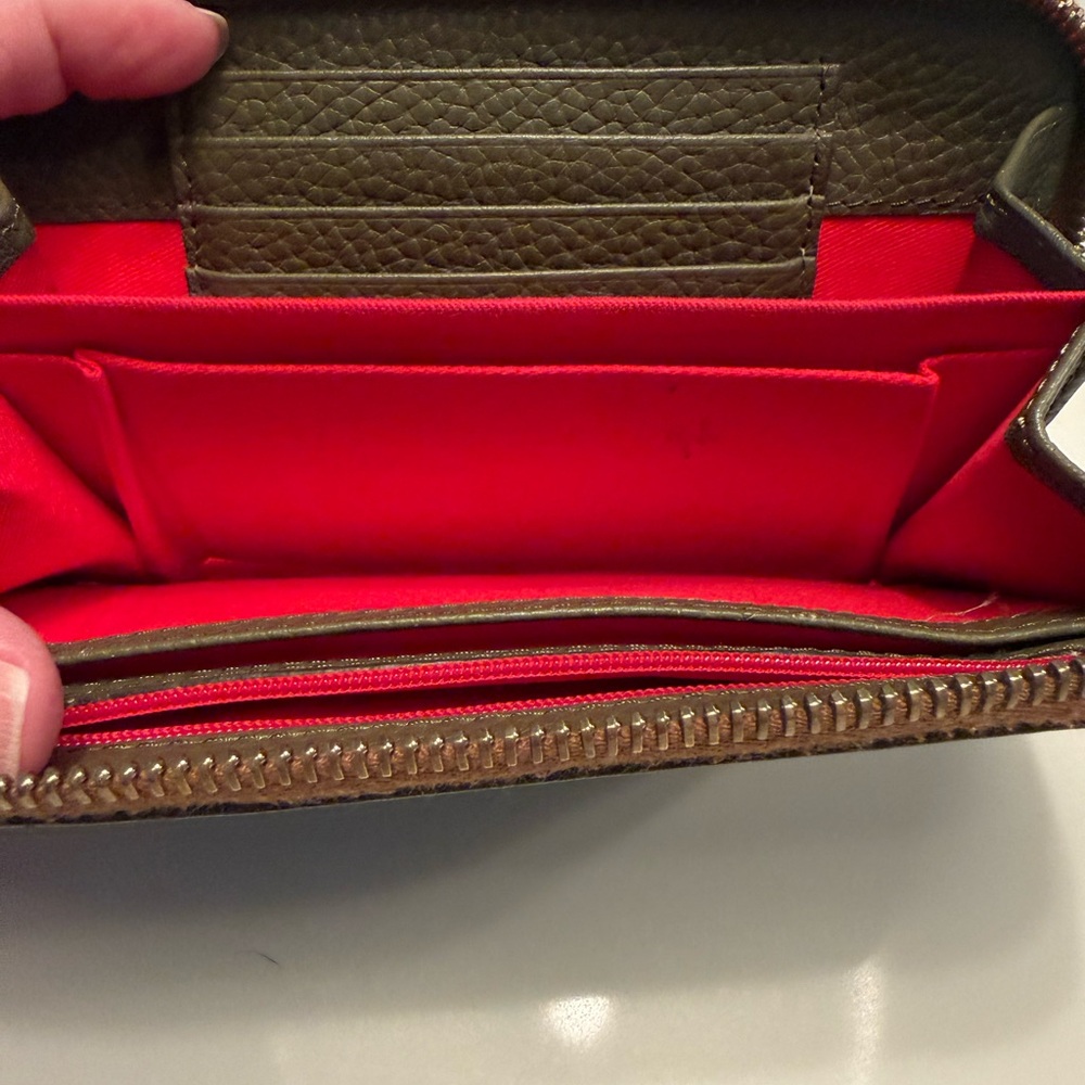 Dooney & Bourke Olive Green Leather Wallet - Picture 6 of 13